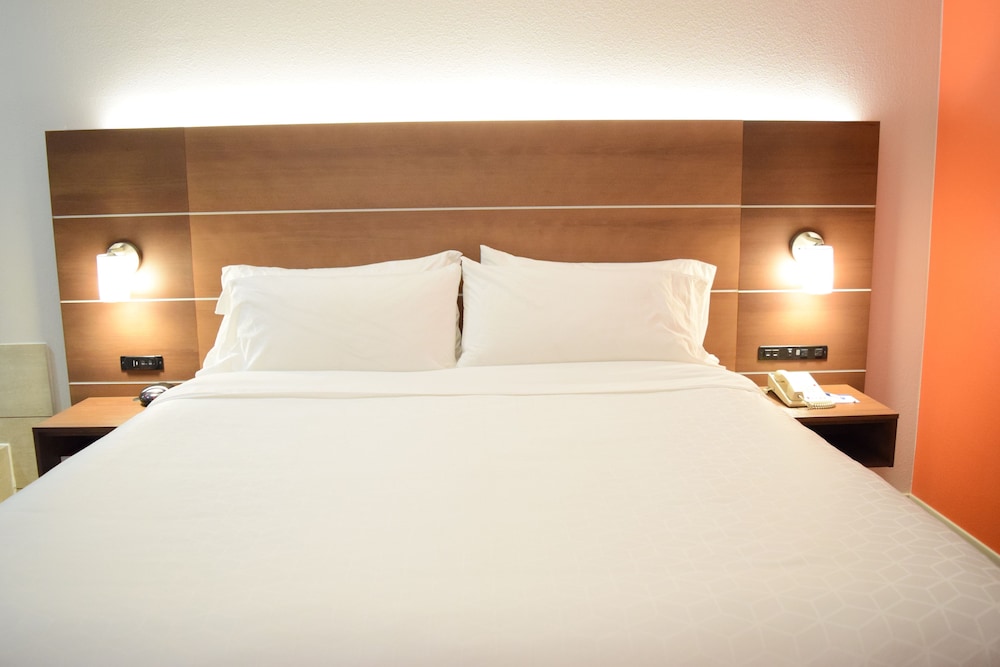Standard Room, 1 King Bed, Accessible (Communications) photo 2