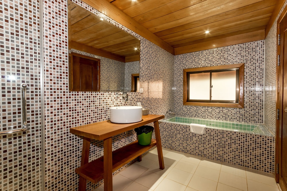 Deluxe Double Room, Balcony, Pool View photo 2