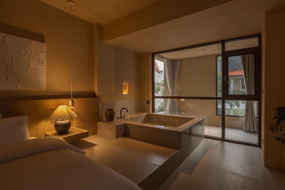 Signature Double Room, Courtyard View