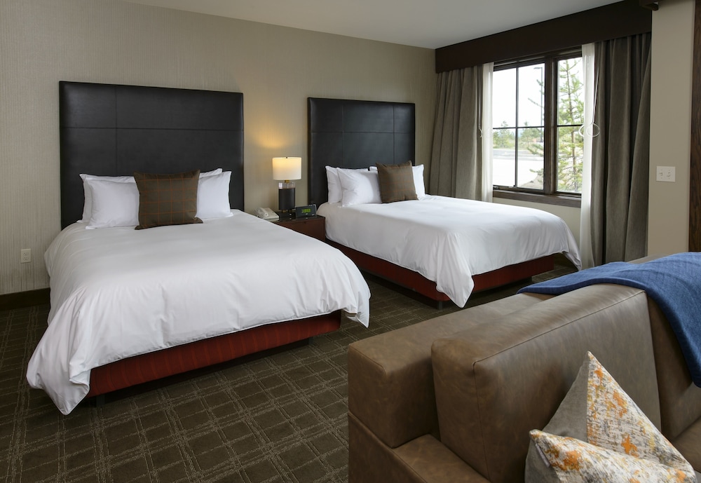 Room, 2 Queen Beds, Resort View (Call for dog-friendly options) photo 2