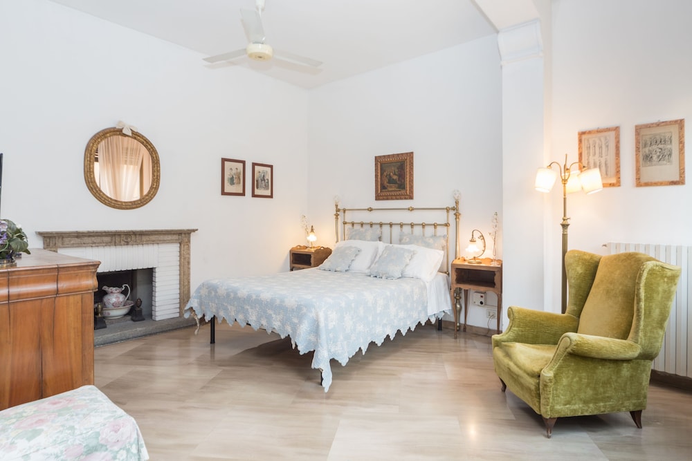 Luxury Suite, 1 Queen Bed, Ensuite