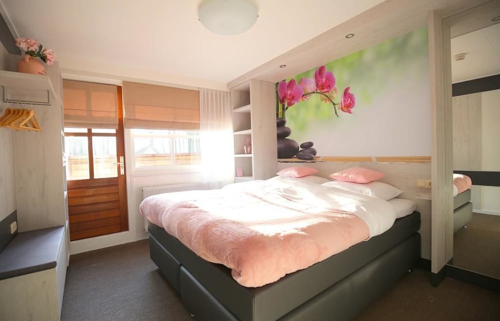 Standard Double Room, Garden View, Executive Level photo 1