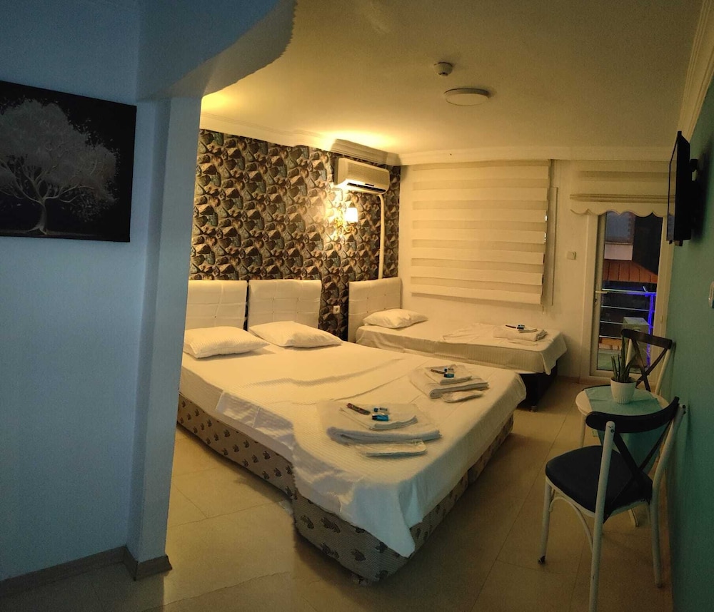 Family Double or Twin Room, Beach View photo 1
