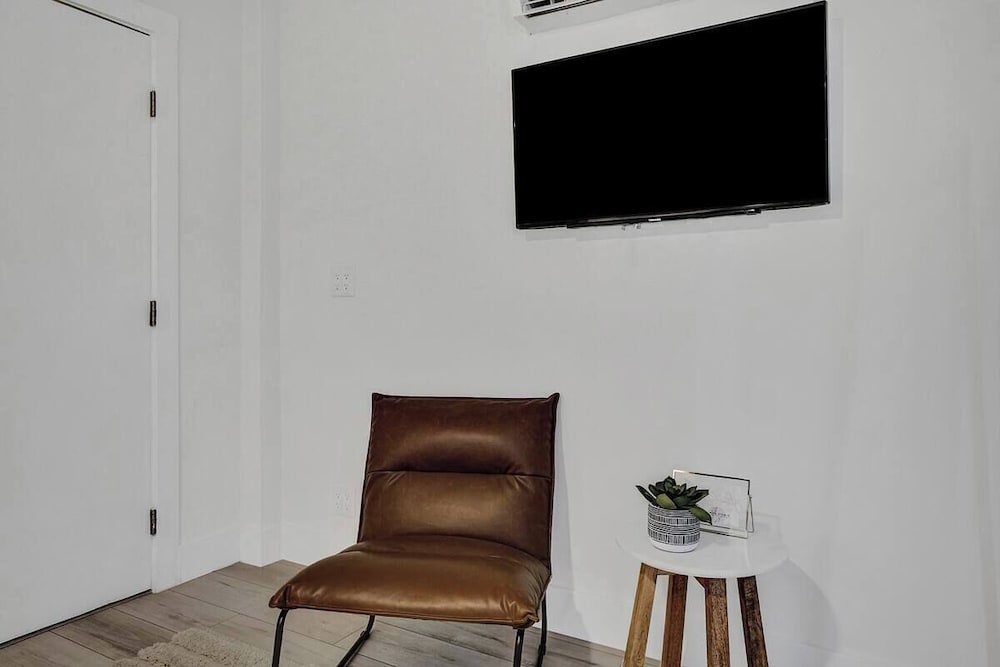 Classic Studio, Patio (Eden 1101)