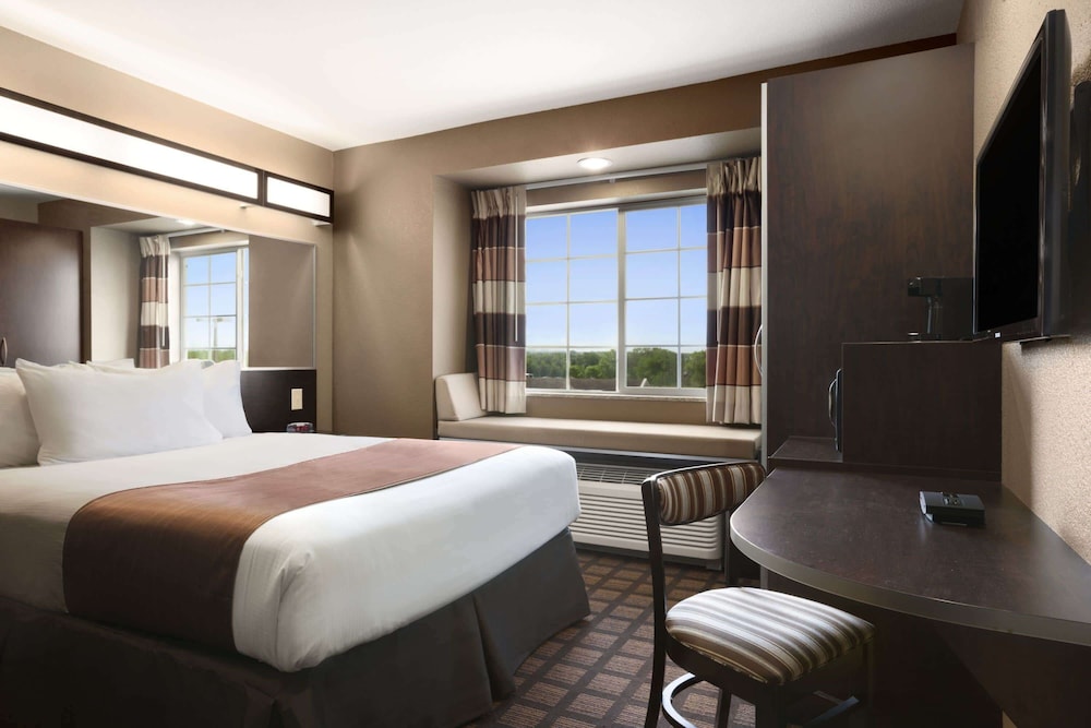 Basic Room, 1 Queen Bed, Non Smoking photo 1