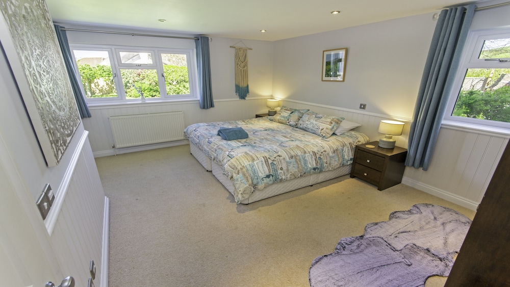 House (6 Bedrooms) photo 3