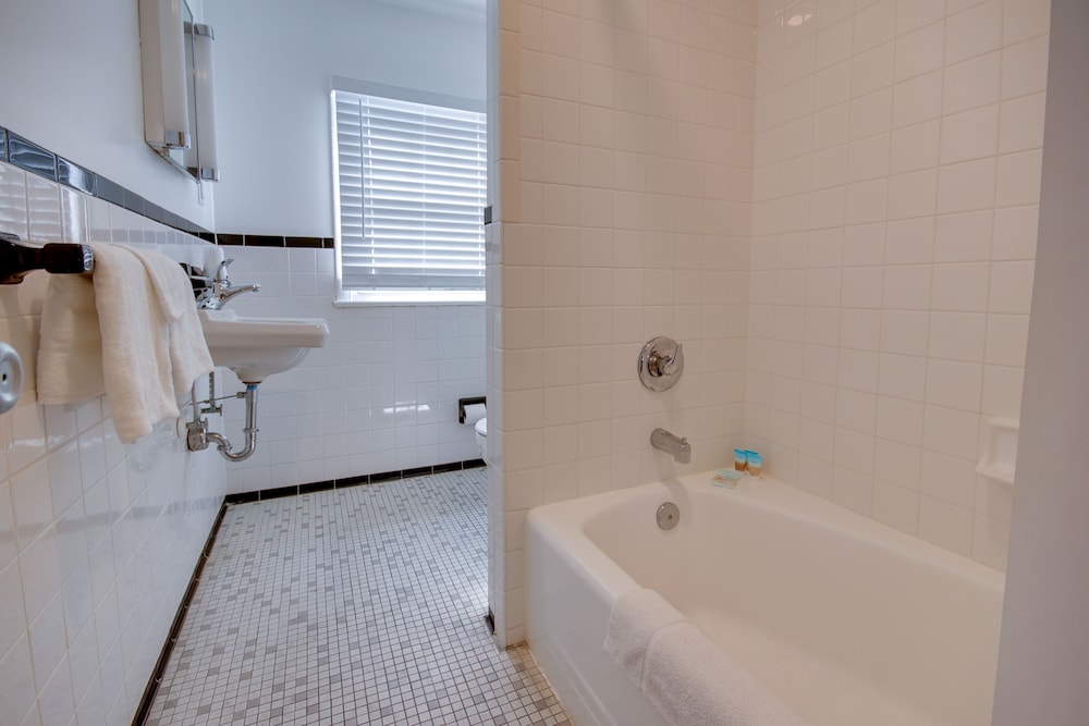 3 Bedroom 2 Bath Apartment photo 3