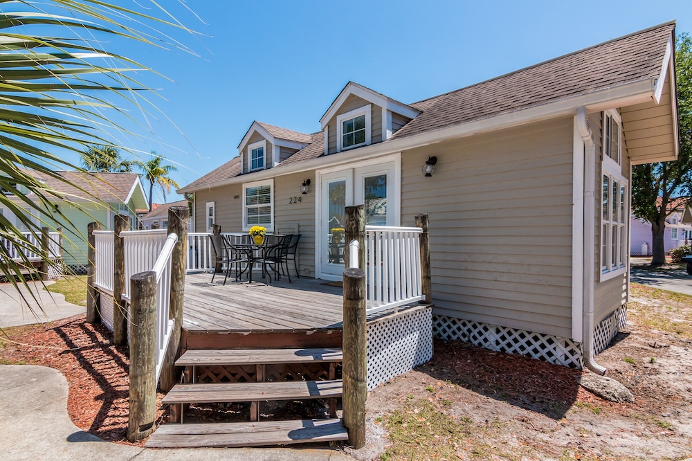 Premium Loft Cottage 2 Bedroom (No Pets, Linens Include) photo 2