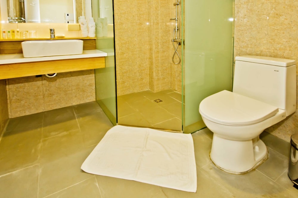 Deluxe Double Room, 1 Queen Bed, Balcony photo 2