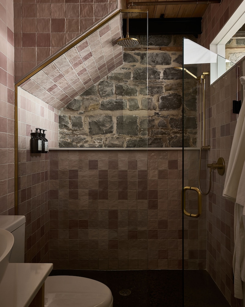 1 Bedroom Queen Loft