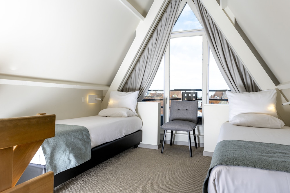 Comfort Twin Room with Bath (Only Accessible by Stairs)