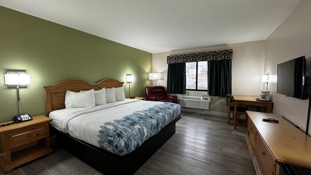 Standard King Room photo 1