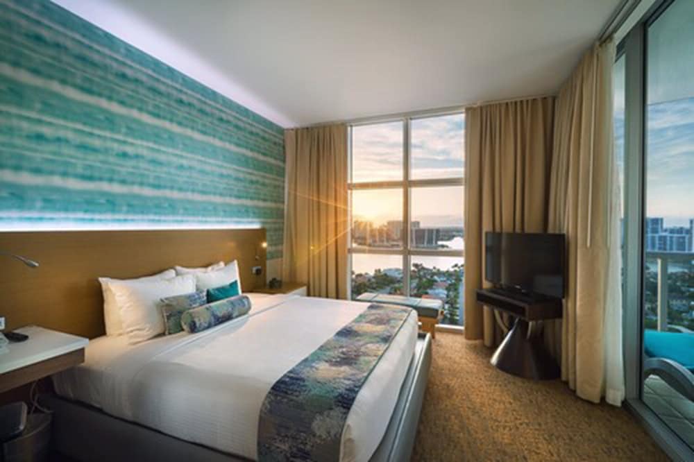 Classic Room, 1 King Bed, Bay View - Photo 2