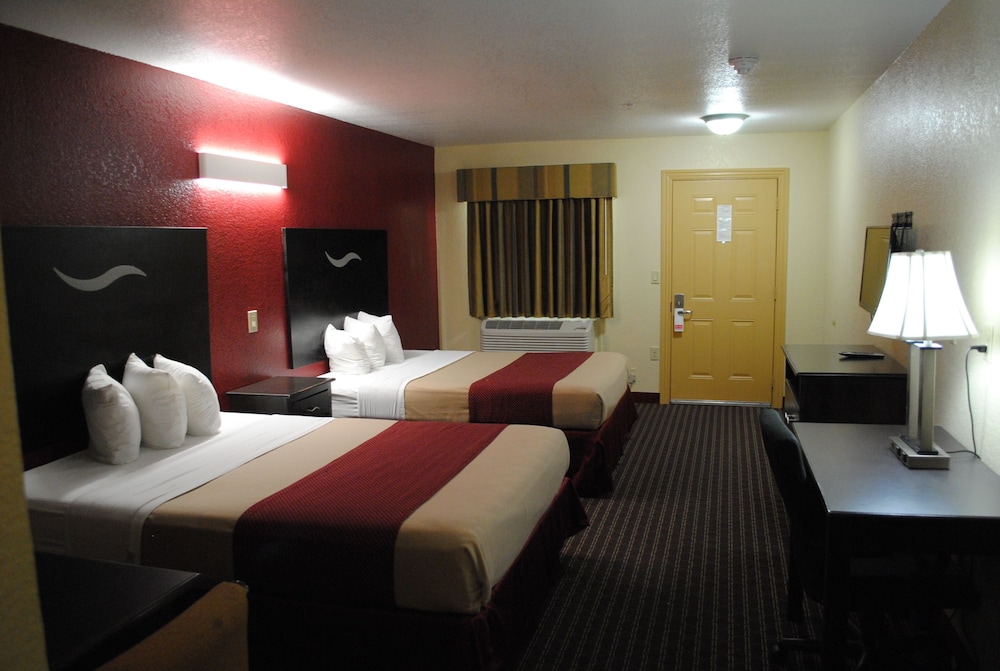 Standard Room, 2 Queen Beds, Smoking photo 1