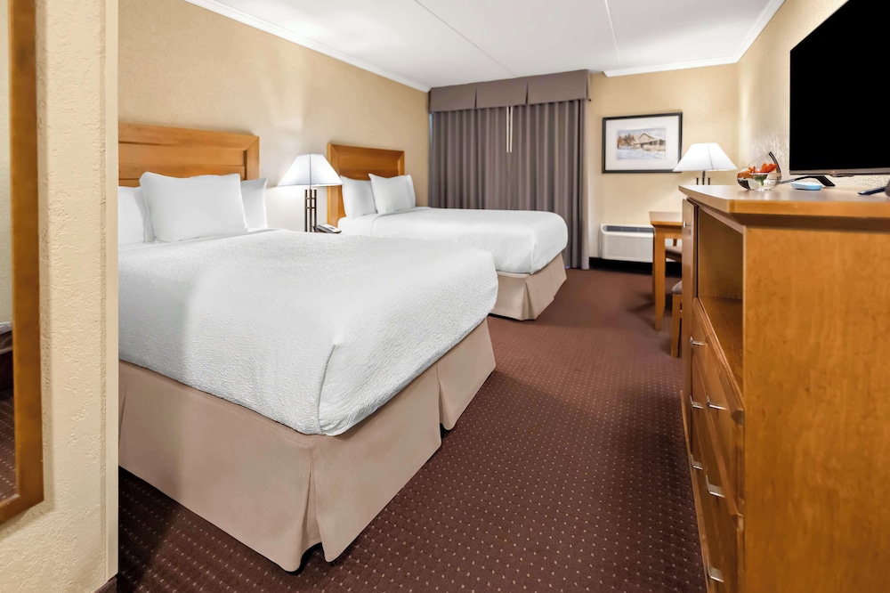Standard Room, 2 Queen Beds, Non Smoking, Balcony (2nd Floor) photo 3