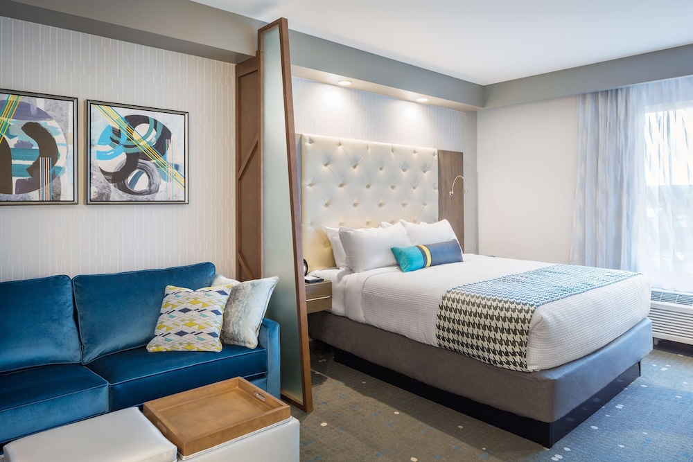Suite, 1 King Bed, Non Smoking, Refrigerator & Microwave (Shower Only;with Sofabed) photo 3