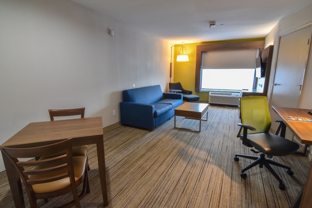 Suite, 1 King Bed (Extra Floor Space) photo 1