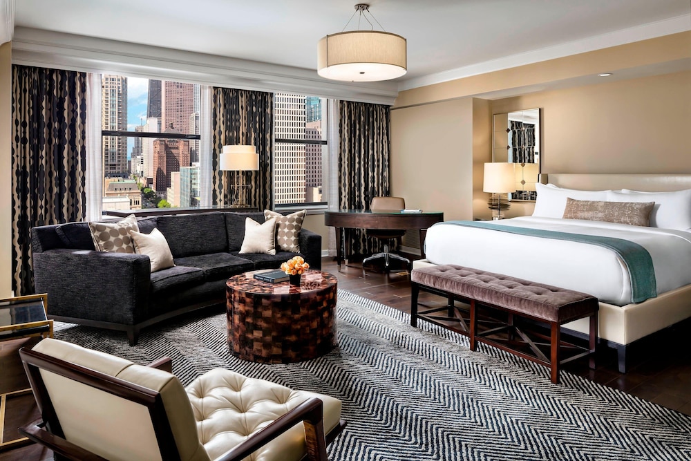 Junior Suite with One King Bed and Terrace (Non Smoking)
