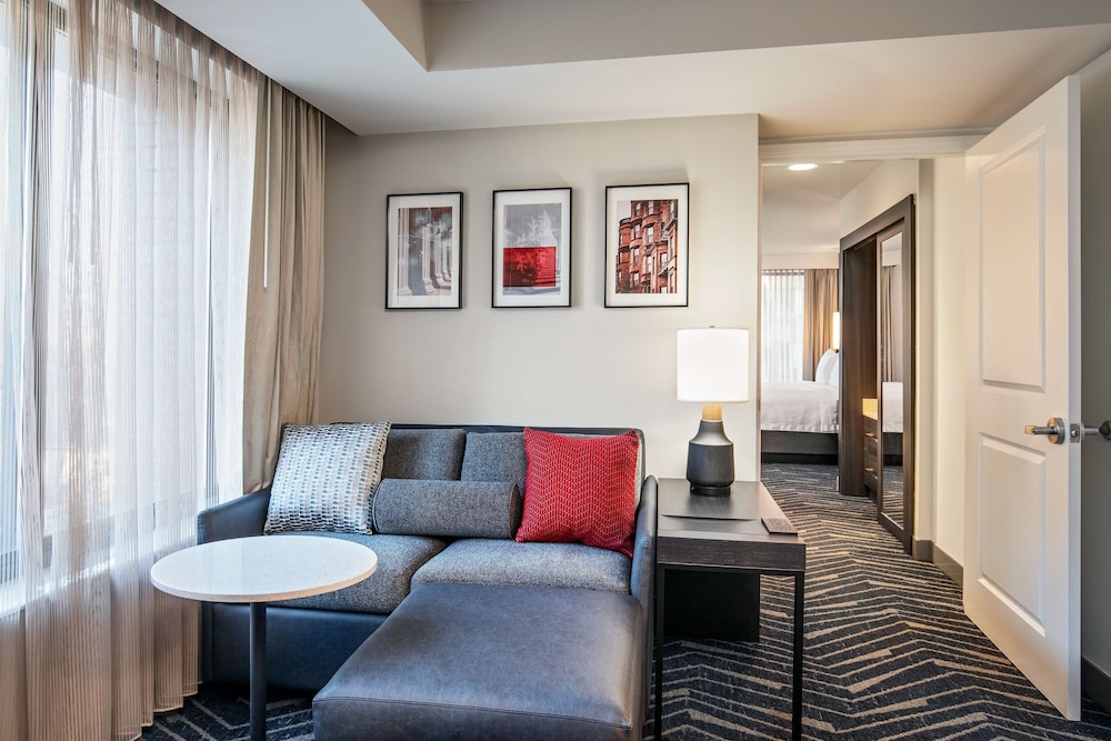 Suite, 1 Bedroom - Photo 4