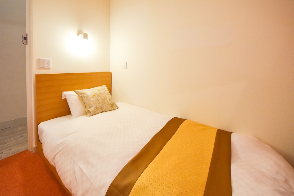 Basic Twin Room, 2 Twin Beds, Non Smoking, Ground Floor - Photo 11