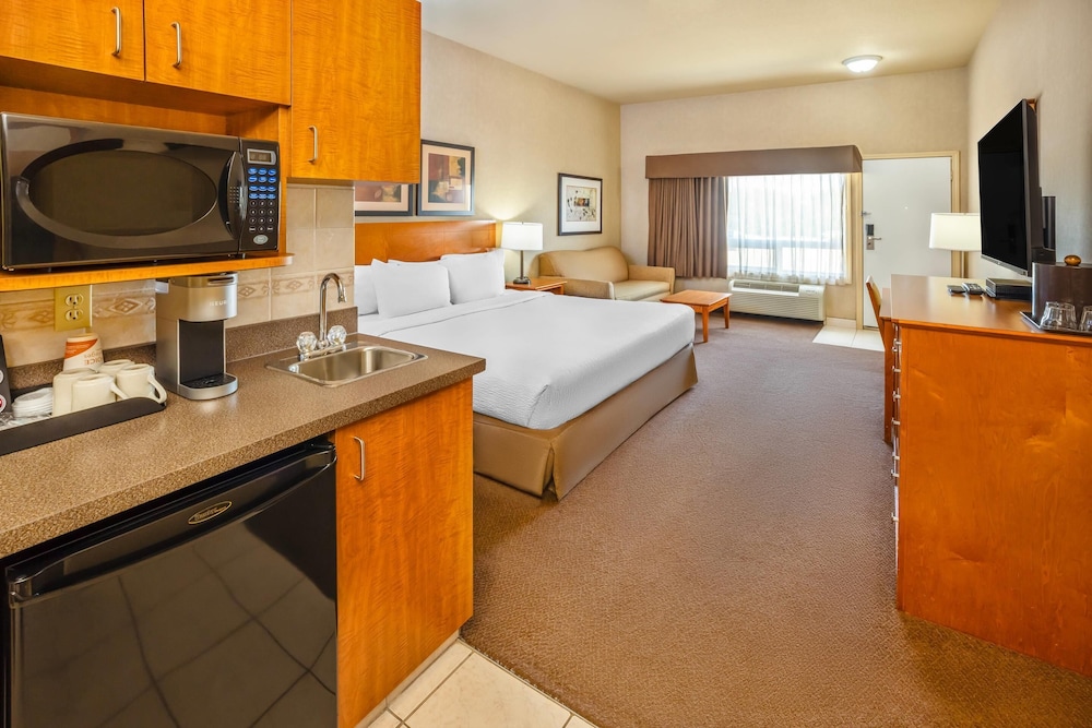 Standard Room, 1 King Bed with Sofa bed, Non Smoking - Photo 1