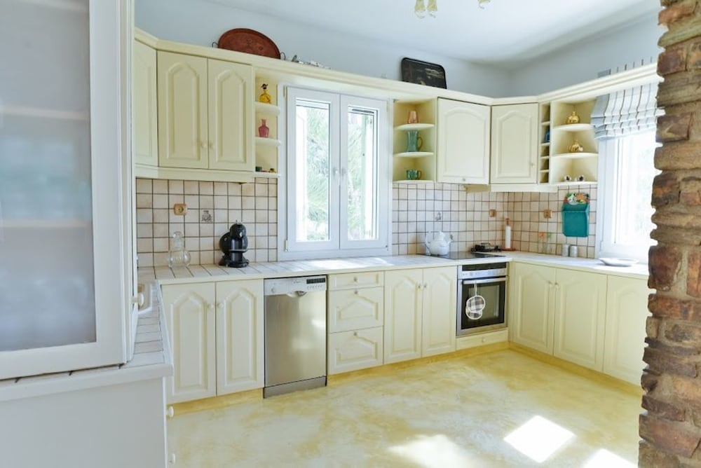 House, 3 Bedrooms photo 2