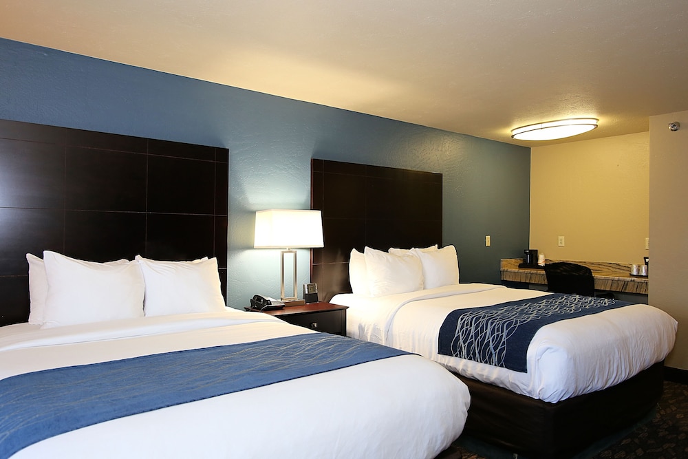 Standard Room, 2 Queen Beds, Non Smoking - Photo 10