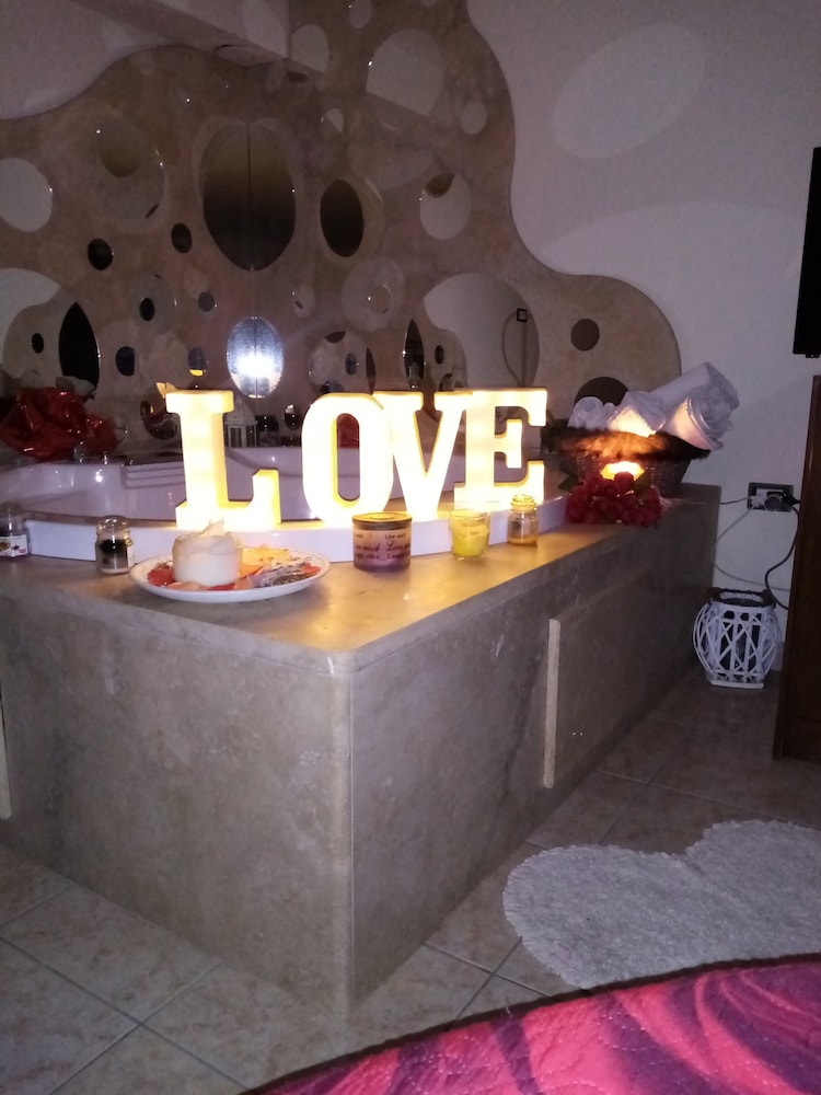 Romantic Double Room, Jetted Tub photo 3