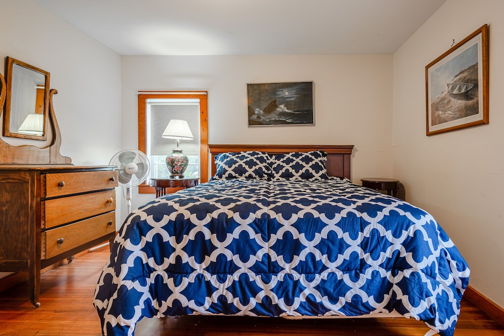 Room, 1 Queen Bed, Private Bathroom (#48 Annex Building) photo 2