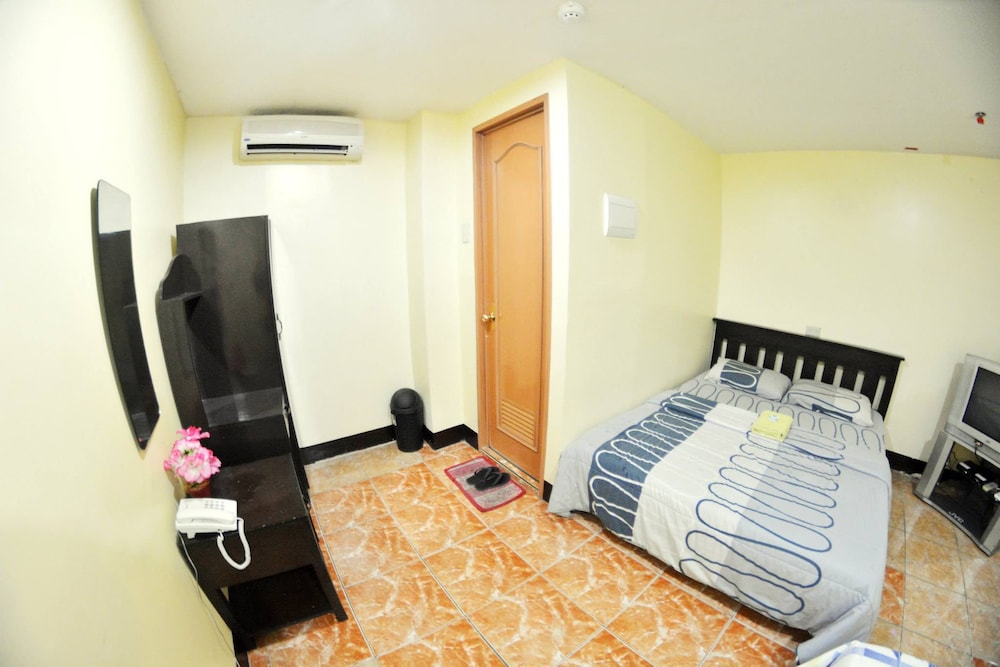 Family Quadruple Room, 2 Queen Beds photo 3