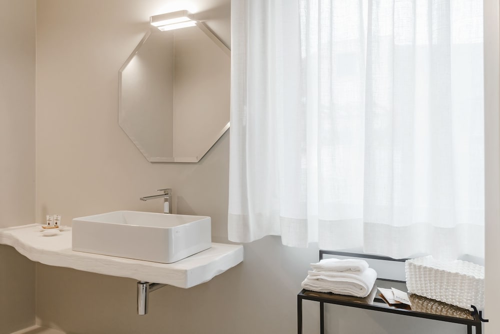 Deluxe Room, River View - Photo 5