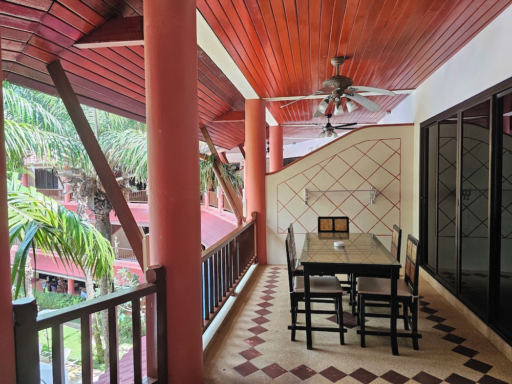 Family Apartment, 3 Bedrooms, Terrace, Pool View - Photo 20
