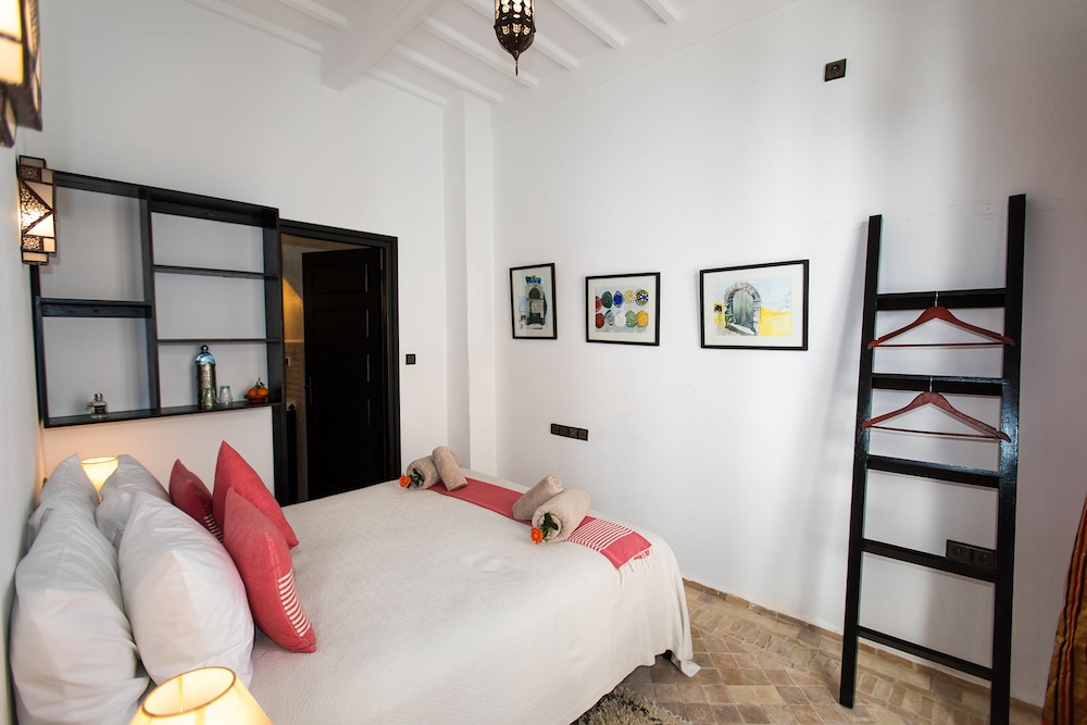 Standard Room, 1 Queen Bed
