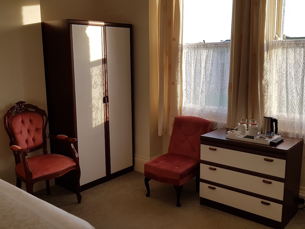 Double Room, Private Bathroom - Photo 2