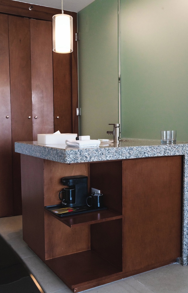 Terrace Room thumbnail 5