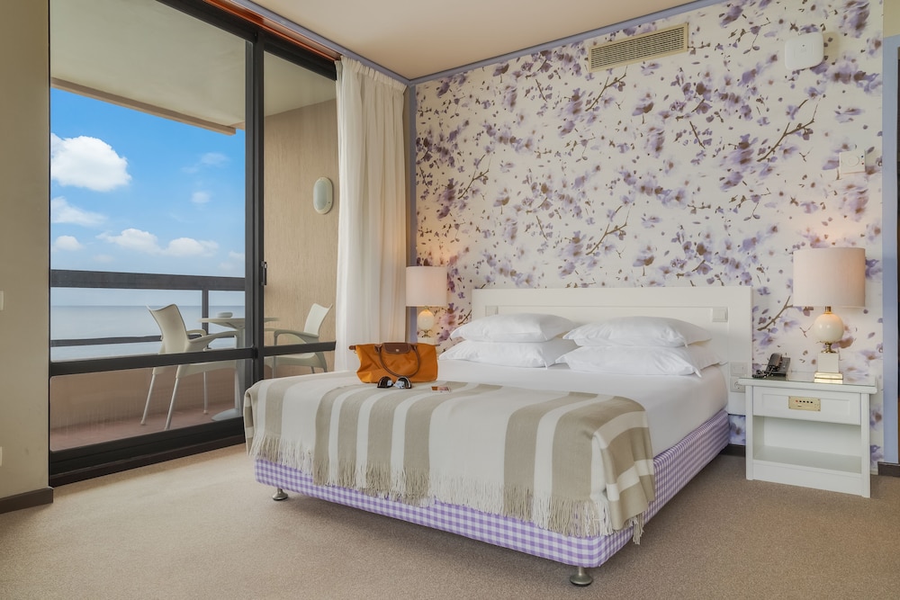 Double Room, Sea View - Photo 3