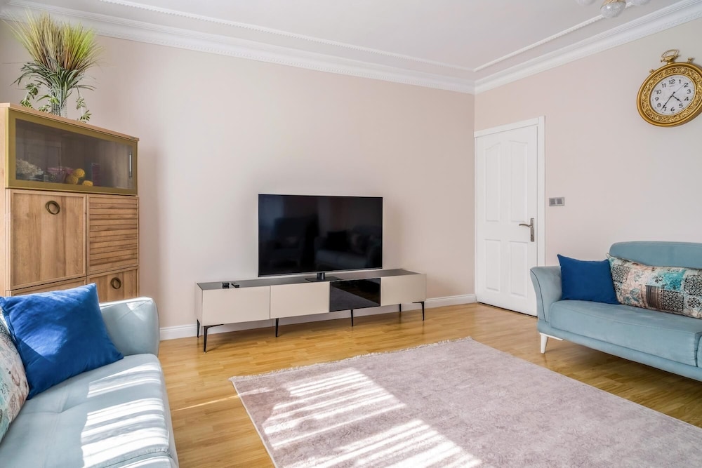 Apartment photo 2