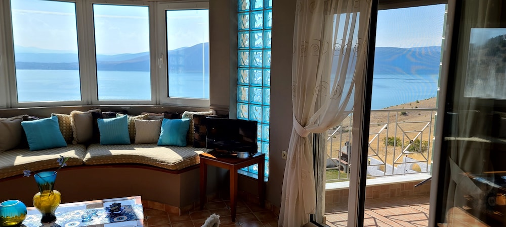 Superior Apartment, Lake View photo 1