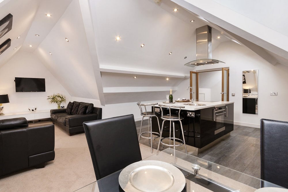 Luxury Apartment - Photo 5