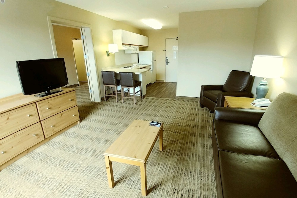 Suite, 1 King Bed with Sofa bed, Non Smoking - Photo 4