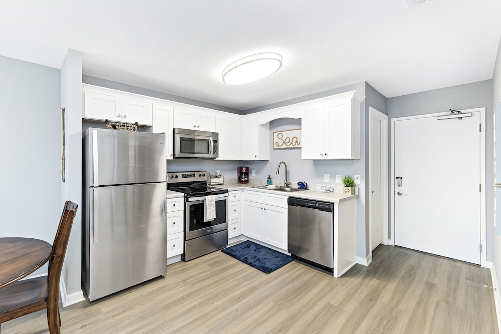 Signature Condo, 2 Bedrooms, Beach View photo 3