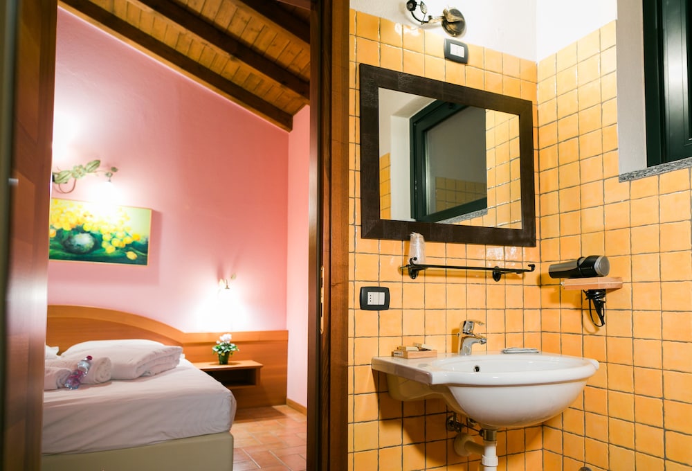 Superior Double or Twin Room, Garden View photo 2