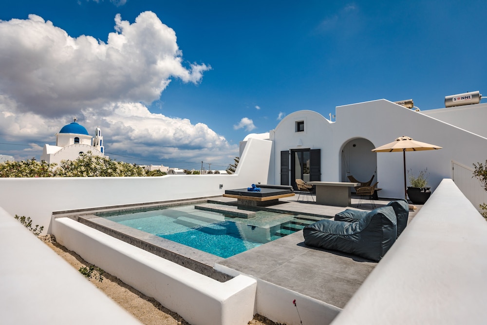 Luxury Suite with Heated Private Pool & Jetted Tub
