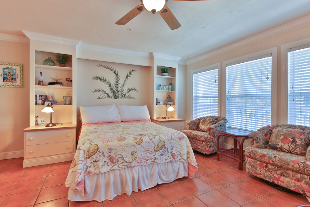 Tortuga Inn Gulf View Studio (No Elevator, Stairs only)