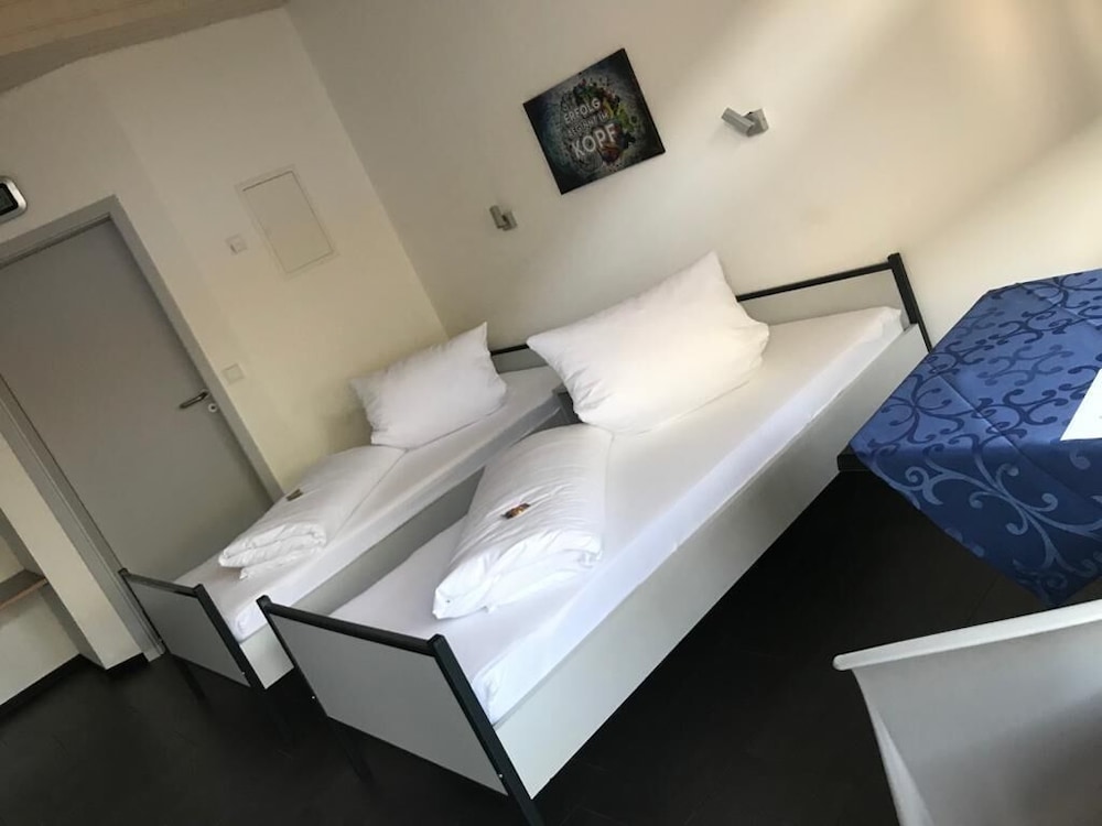Junior Double Room, 2 Twin Beds, Non Smoking, Courtyard View photo 1