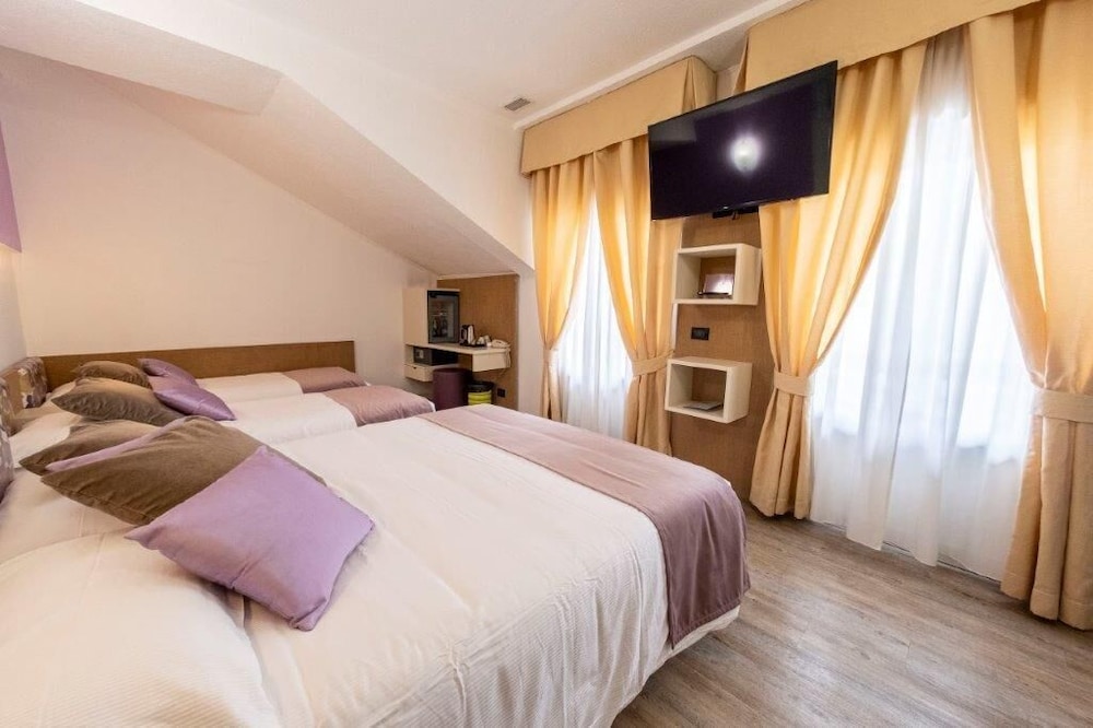 Quadruple Room - Photo 2