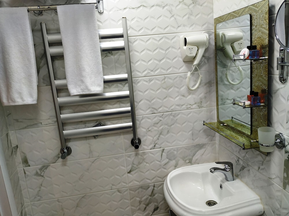 Standard Triple Room - Photo 5