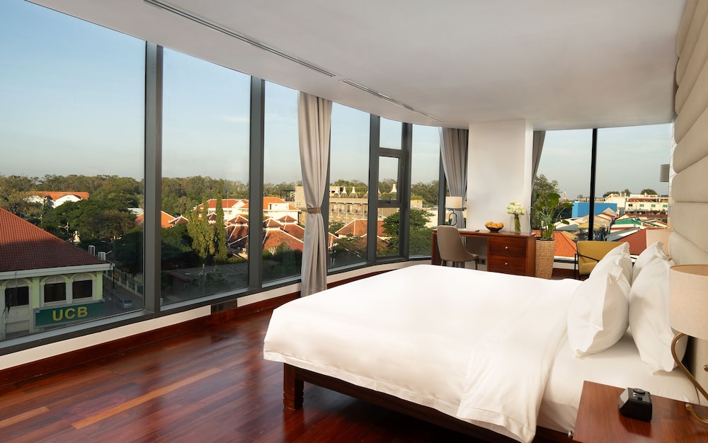 Junior Double Room, 1 Queen Bed, City View photo 1