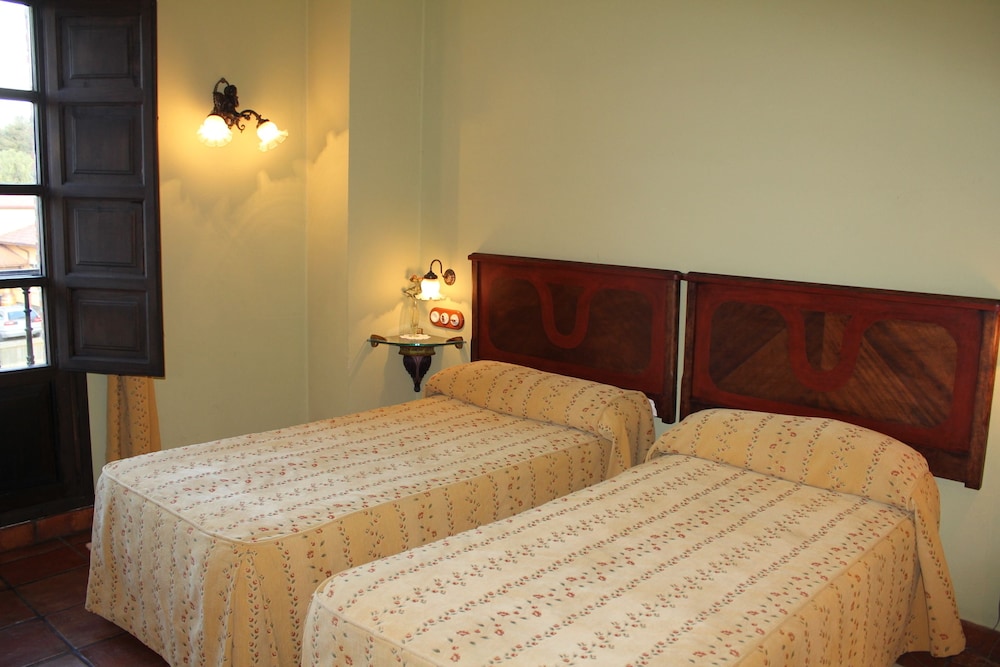 Standard Double or Twin Room - Photo 11