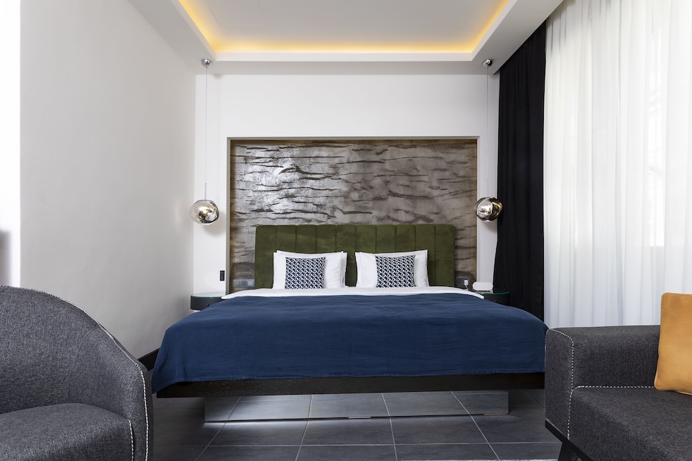 Junior Studio Suite, 1 King Bed, Balcony, City View photo 3